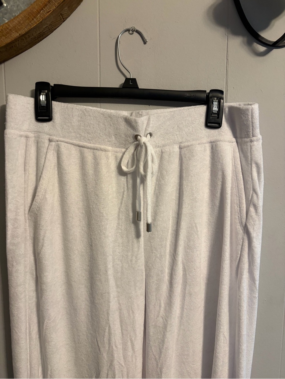 Cable & Gauge White V-Neck Hooded Lounge Top & Bottom Terry Cloth - Picture 8 of 10